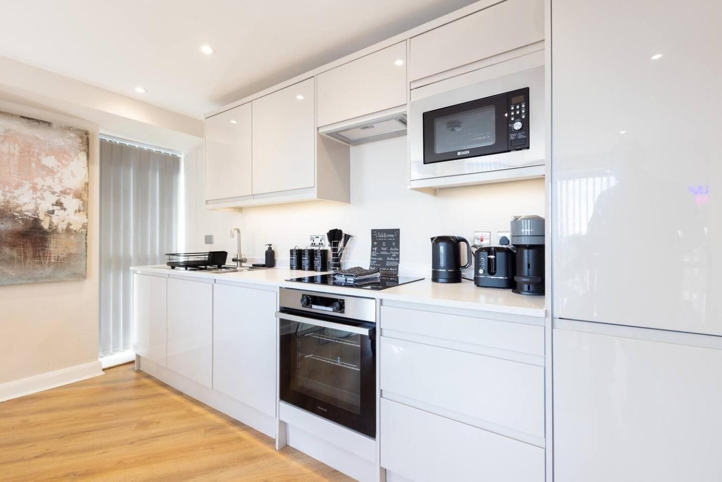 Modern City Apartment - Sleeps 4 & Walk To Arena ลีดส์ ภายนอก รูปภาพ
