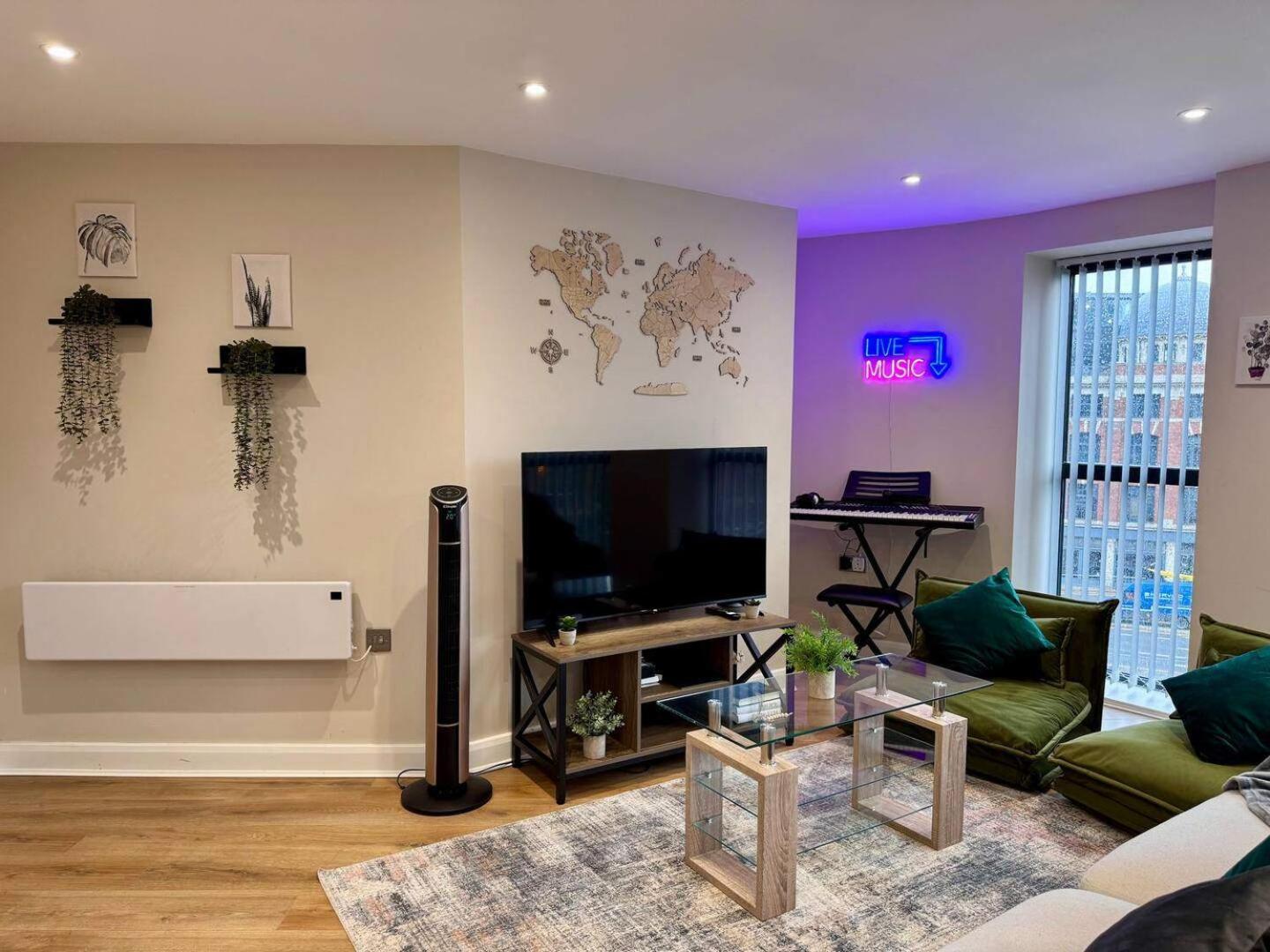 Modern City Apartment - Sleeps 4 & Walk To Arena ลีดส์ ภายนอก รูปภาพ