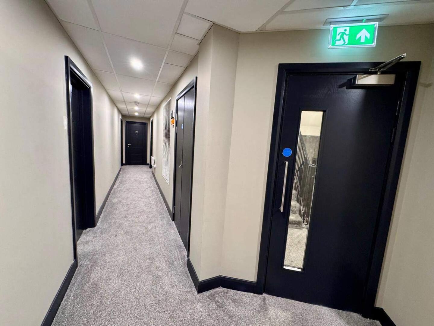 Modern City Apartment - Sleeps 4 & Walk To Arena ลีดส์ ภายนอก รูปภาพ