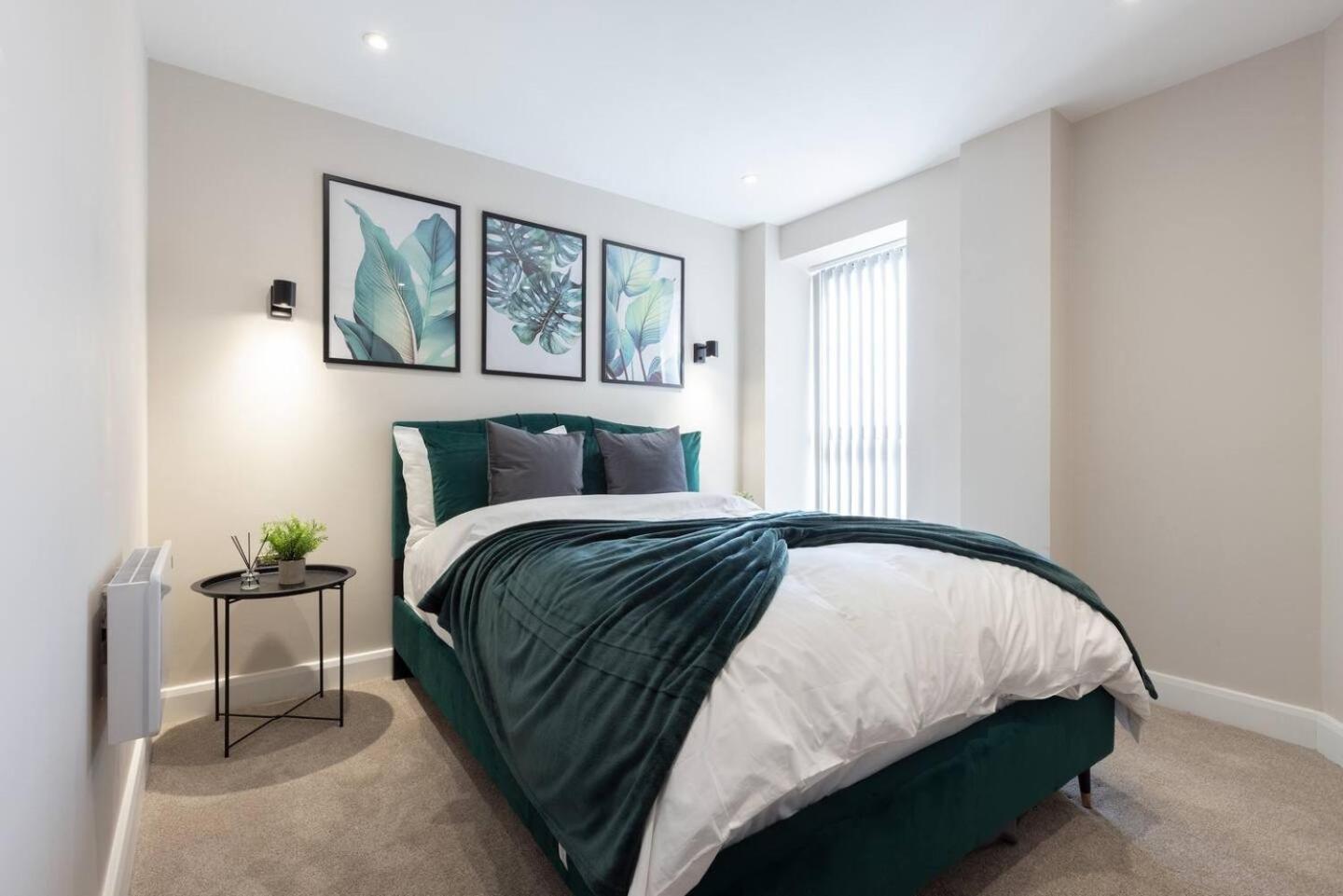 Modern City Apartment - Sleeps 4 & Walk To Arena ลีดส์ ภายนอก รูปภาพ