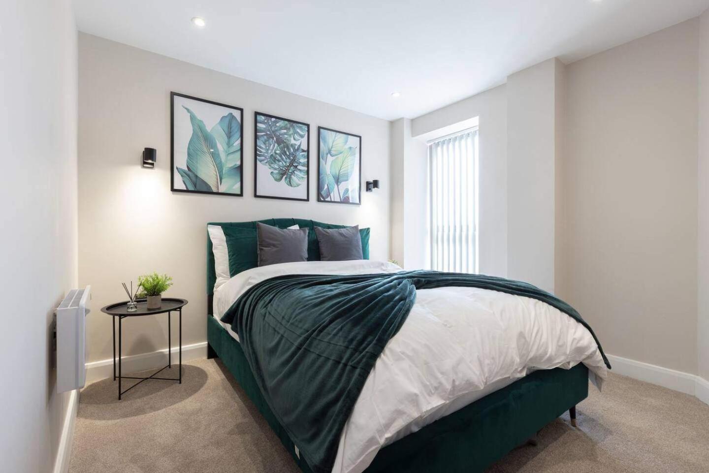 Modern City Apartment - Sleeps 4 & Walk To Arena ลีดส์ ภายนอก รูปภาพ