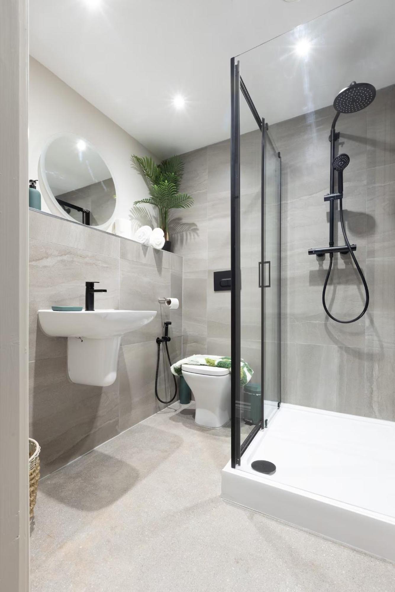 Modern City Apartment - Sleeps 4 & Walk To Arena ลีดส์ ภายนอก รูปภาพ